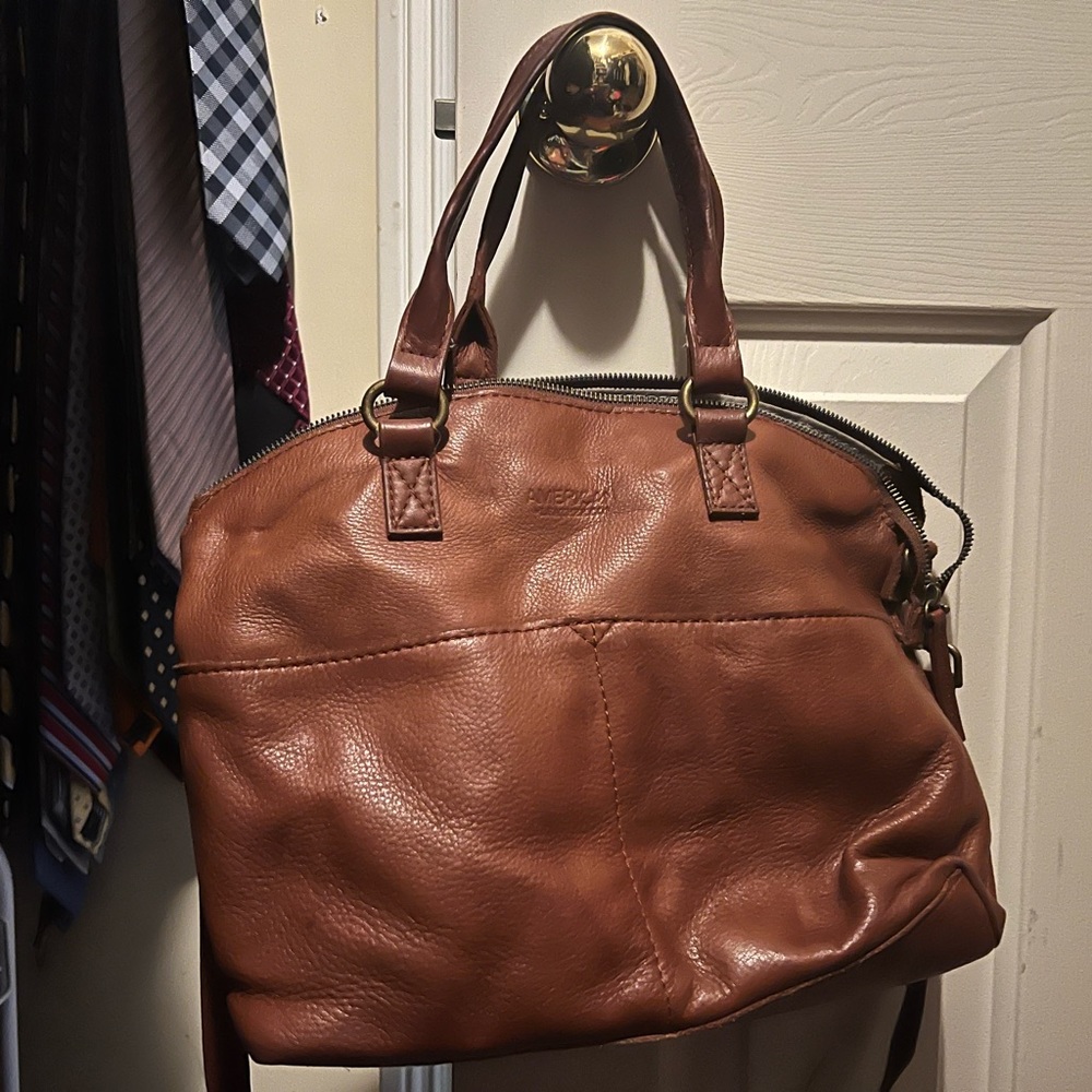 Brown leather American Leather Co. purse.